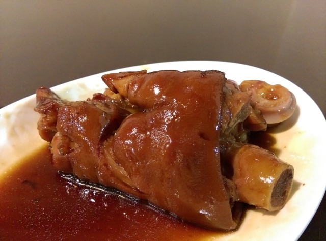 IMAG5605 新竹-珈賀食堂 入口即化膠質滿滿的豬腳 讚!