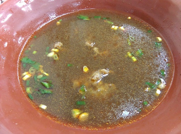 8811 新竹-88巷牛肉麵 好吃但湯頭跟泡麵有點像 水餃酸辣湯超搭