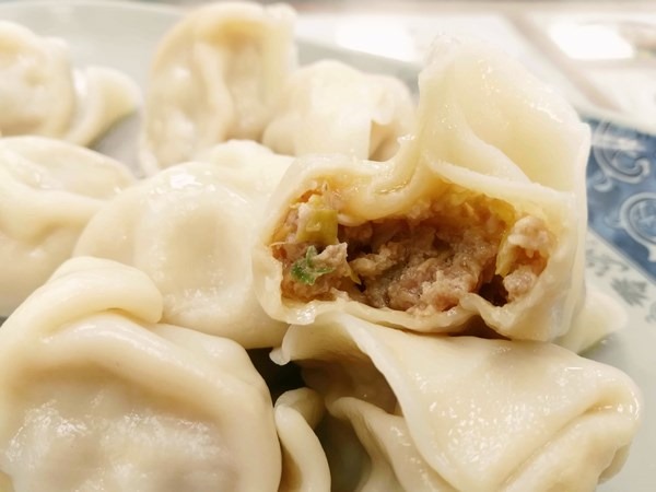 IMG_20151227_195214 新竹-88巷牛肉麵 好吃但湯頭跟泡麵有點像 水餃酸辣湯超搭