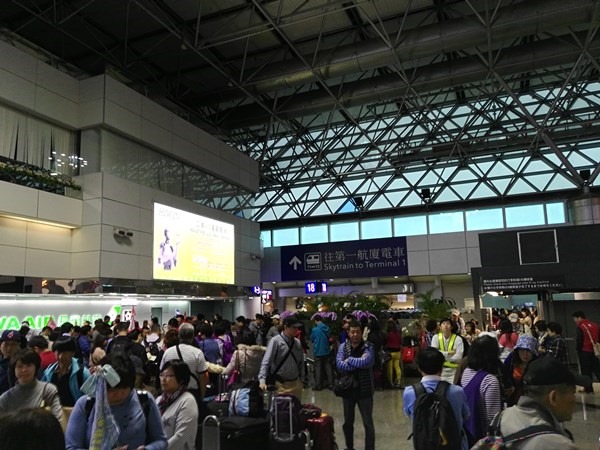 IMG_20160417_070633 201604桃園成田羽田松山 哪根筋不對車停在桃園