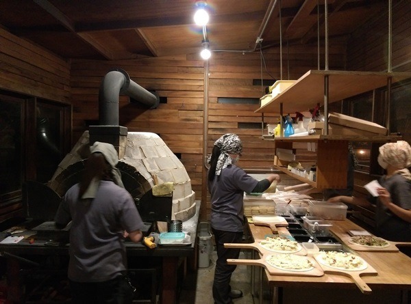 familypizza12 竹北-Family Pizza手工柴燒窯烤比薩 口味獨特趁熱吃