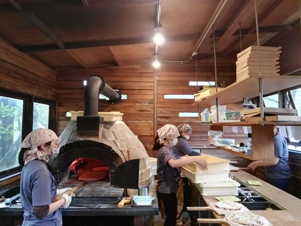 familypizza13 竹北-Family Pizza手工柴燒窯烤比薩 口味獨特趁熱吃