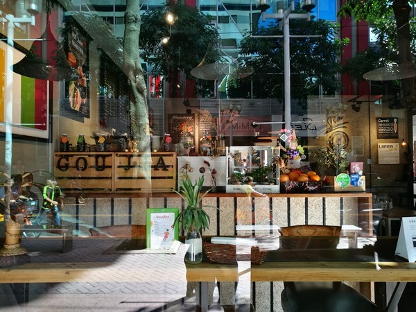 goujia02 中壢-果家 到位的裝潢輕鬆的環境 等看電影的好去處