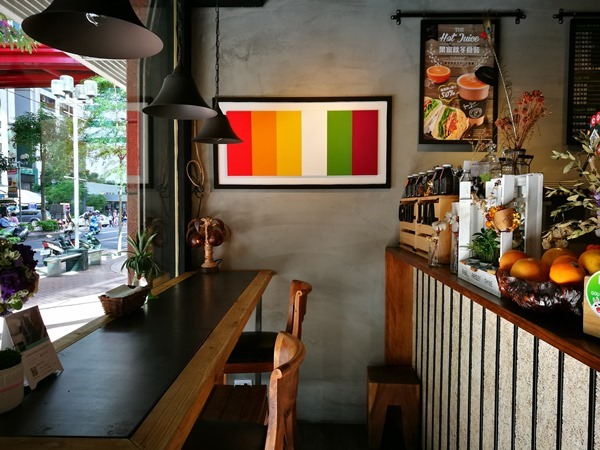 goujia05 中壢-果家 到位的裝潢輕鬆的環境 等看電影的好去處