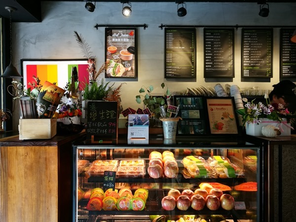 goujia10 中壢-果家 到位的裝潢輕鬆的環境 等看電影的好去處