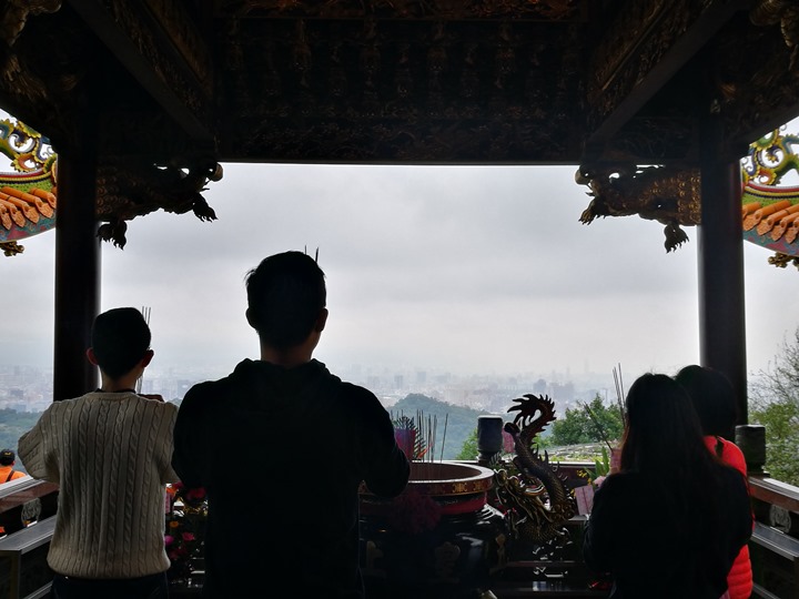 honludi111115 中和-必拜烘爐地 拜土地公求平安拜財神爺求財運