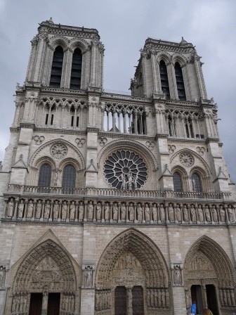 1375189932-3281118370-e1438731735803 Paris-走馬看花 香榭麗舍大道/凱旋門/聖母院/羅浮宮/塞納河