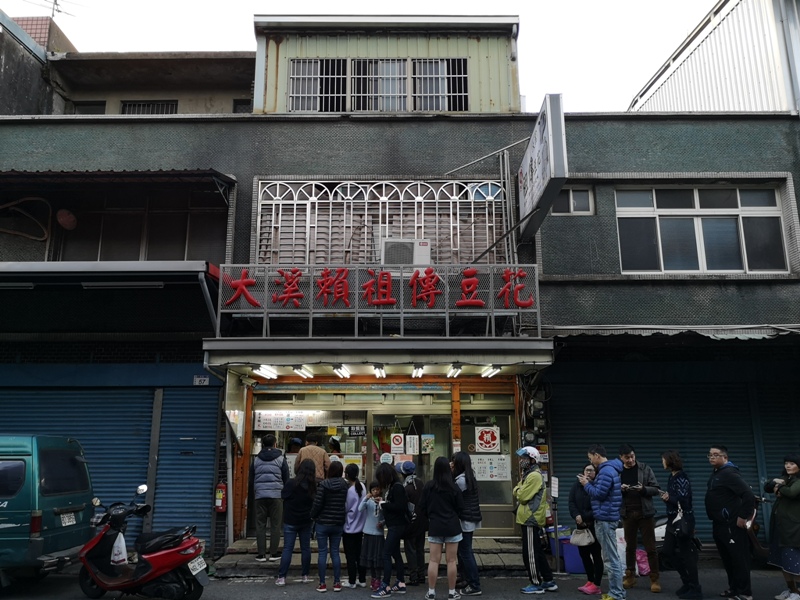 beanflower01 大溪-賴祖傳豆花 只能排隊只有外帶...傳統豆花吸人潮