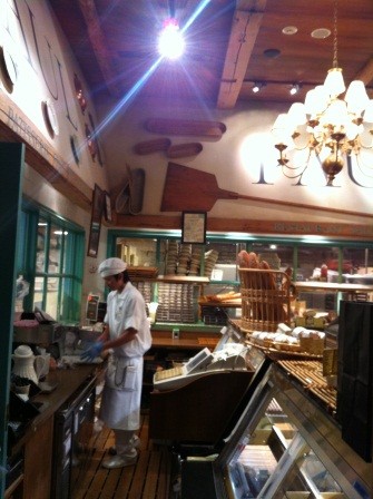 1338635785-2324006487-e1438955489904 Tokyo-Paul 麵包專賣店