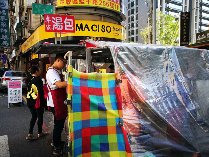 中壢-Sogo旁攤車  卓家湯包 還不錯喔