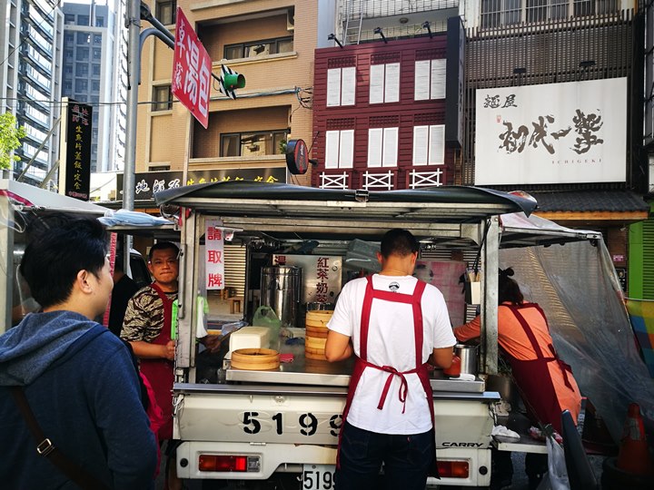 soupbaosogo03 中壢-Sogo旁攤車 卓家湯包 還不錯喔