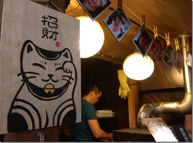 04_thumb9 台中-路邊炸蝦天婦羅 一中街路邊小攤子的好味道 帥哥店長耐心服務