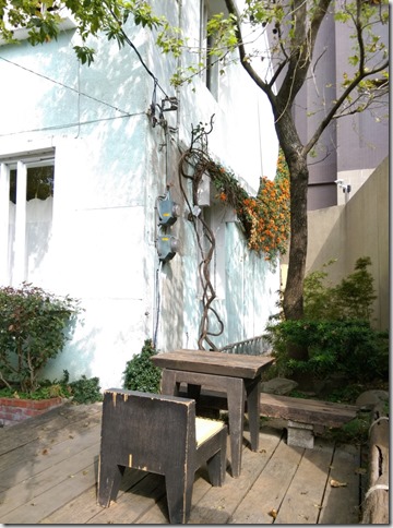 05_thumb1 台中-胡同 小葛廚房 老建築的舊式風味 漢堡好吃