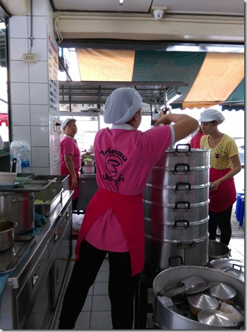 10_thumb9 Bangkok-水門 海南雞飯Kai Ton Pathumwan 粉紅制服