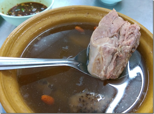 15_thumb10 Bangkok-水門 海南雞飯Kai Ton Pathumwan 粉紅制服