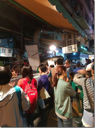 15_thumb9 台中-路邊炸蝦天婦羅 一中街路邊小攤子的好味道 帥哥店長耐心服務