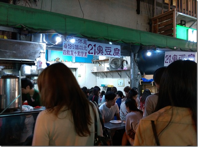 16_thumb8 台中-路邊炸蝦天婦羅 一中街路邊小攤子的好味道 帥哥店長耐心服務