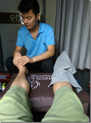 07_thumb5 Beijing-臨走前按摩一下走累的腳 東方大班