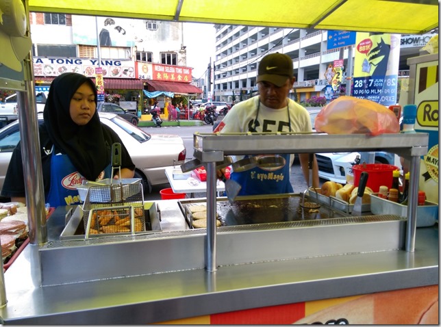 06_thumb7 Johor bahru-新山大豐花園 馬來粥/馬來漢堡 好料果真都在路邊攤