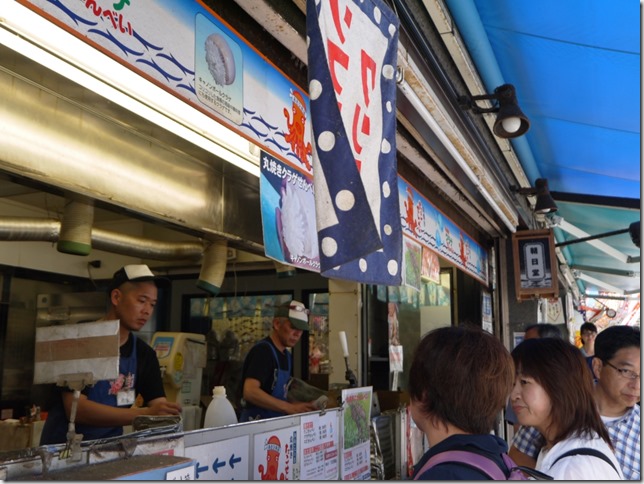 05_thumb5 Enoshima-江之島必吃 整隻伊勢龍蝦 比頭還大的現做仙貝(丸燒章魚仙貝)