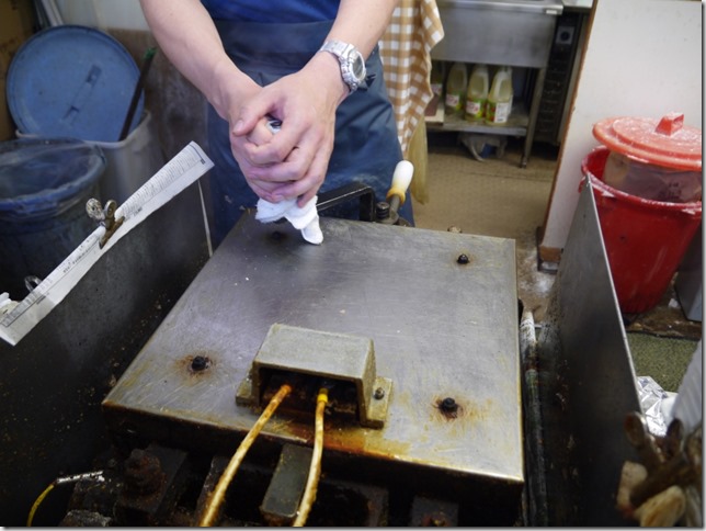 07_thumb5 Enoshima-江之島必吃 整隻伊勢龍蝦 比頭還大的現做仙貝(丸燒章魚仙貝)