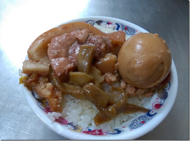 09_thumb7 彰化-老朱爌肉飯 滿滿膠原蛋白啊!