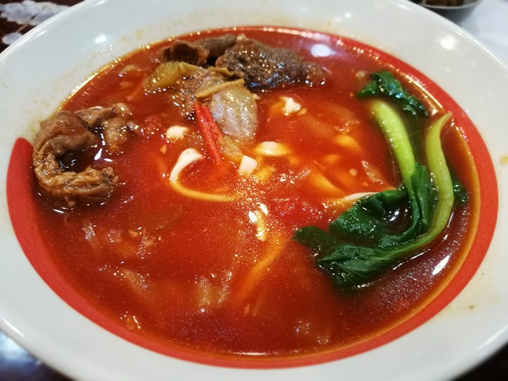 Juyibeefnoodles2 新竹-如意牛肉麵 南瓜/番茄口味湯香醇濃郁