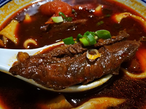 竹北-段純貞 果真名店來著…麻辣牛肉麵外也有燉番茄口味