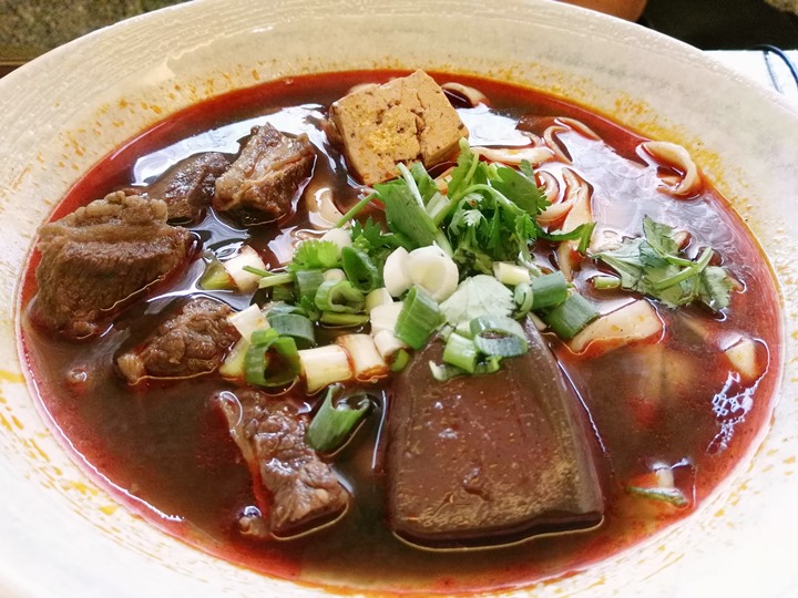 chungwangbeefIMG_20160626_13584907 桃園-川王牛肉麵 藝文特區旁舒服輕鬆牛肉麵店牛肉咬勁十足