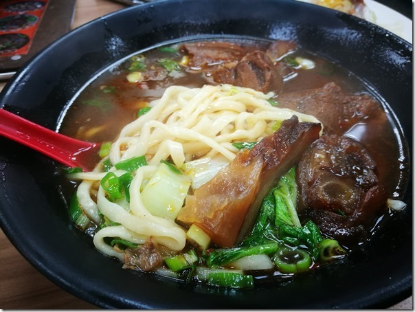 95beef4_thumb 中正-玖伍川味牛肉麵 紅燒筋肉夠味生意佳