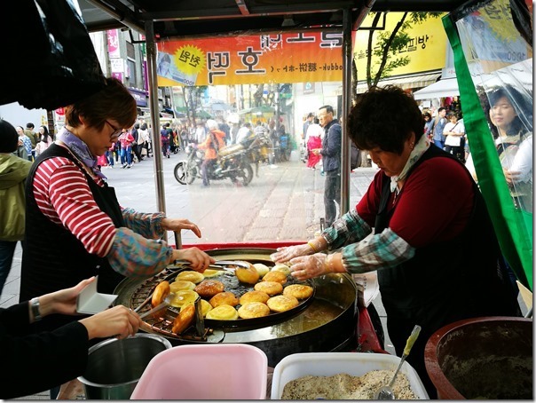 koreansugercake3_thumb Seoul-首爾街頭小吃糖餅 外酥內甜 天冷好夥伴