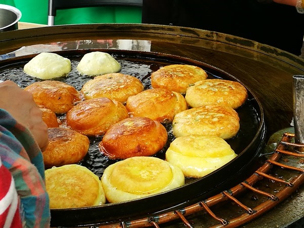Seoul-首爾街頭小吃糖餅 外酥內甜 天冷好夥伴