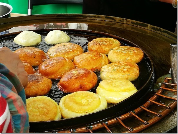 koreansugercake7_thumb Seoul-首爾街頭小吃糖餅 外酥內甜 天冷好夥伴