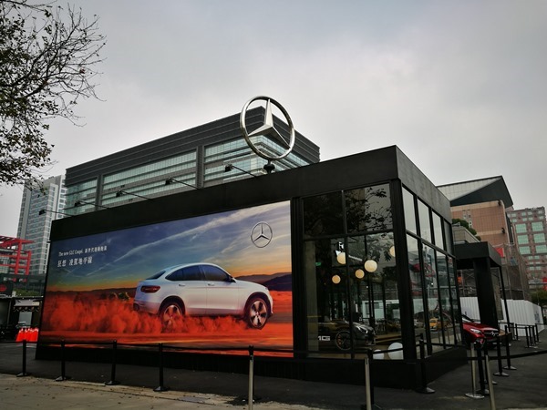 信義-BENZ概念館 吃吃美食賞賞跑車過乾癮