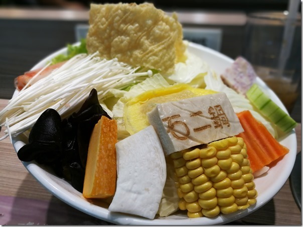 12-hotpot08_thumb 中壢-石二鍋 真的是熱門店來著生意也太好(中壢家樂福店)