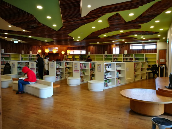 library 中壢-龍岡圖書館 最美的圖書館最文藝的時光