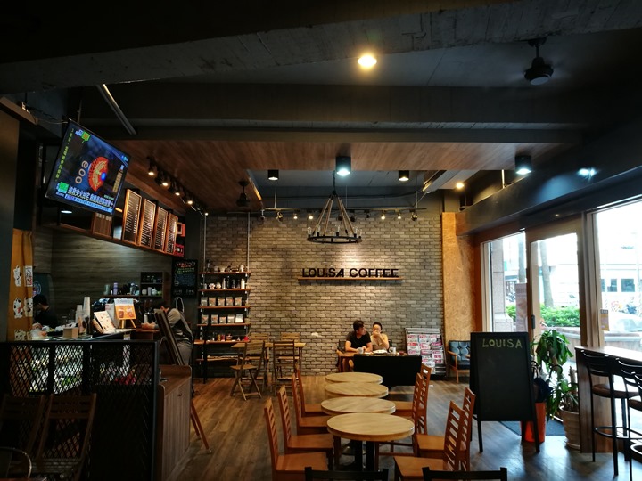 louisaaaa 竹北-路易莎咖啡(莊敬店) 雨後春筍般地增加 熱鬧氛圍