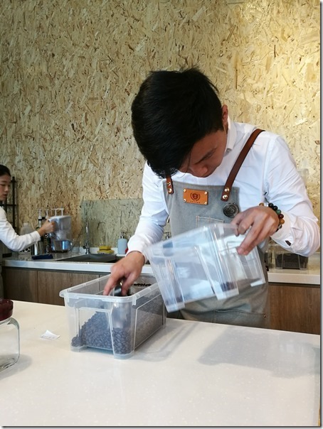 zcafechungli17_thumb 中壢-Z Cafe不起眼的小店裡的滿室的咖啡香