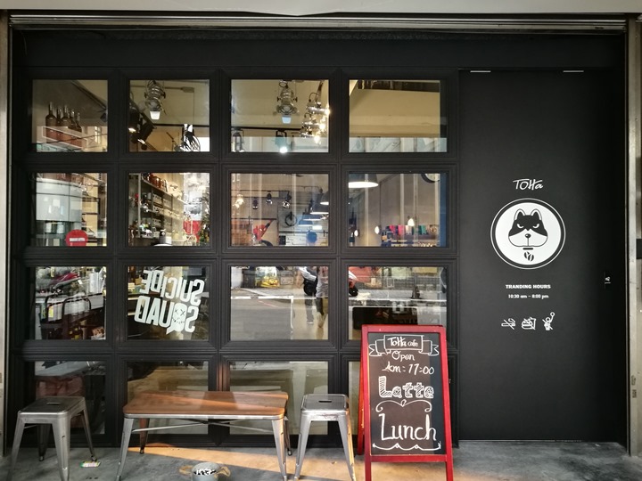 桃園-二哈咖啡 小巷內超級英雄陪你一起喝咖啡