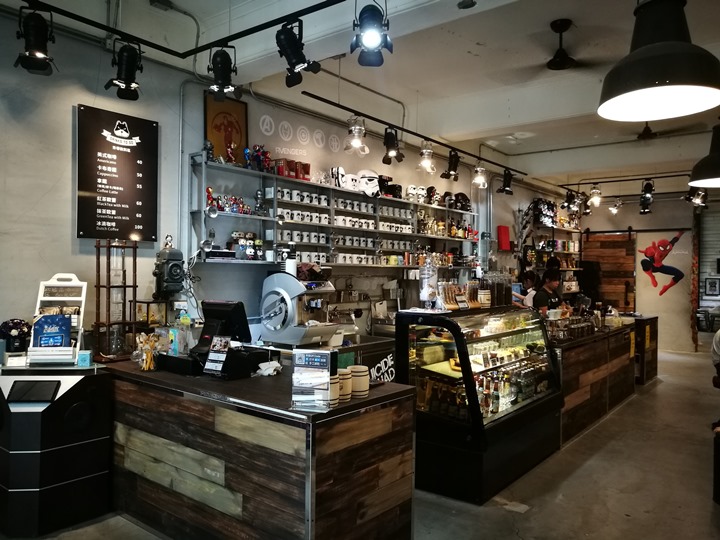 twoha05 桃園-二哈咖啡 小巷內超級英雄陪你一起喝咖啡