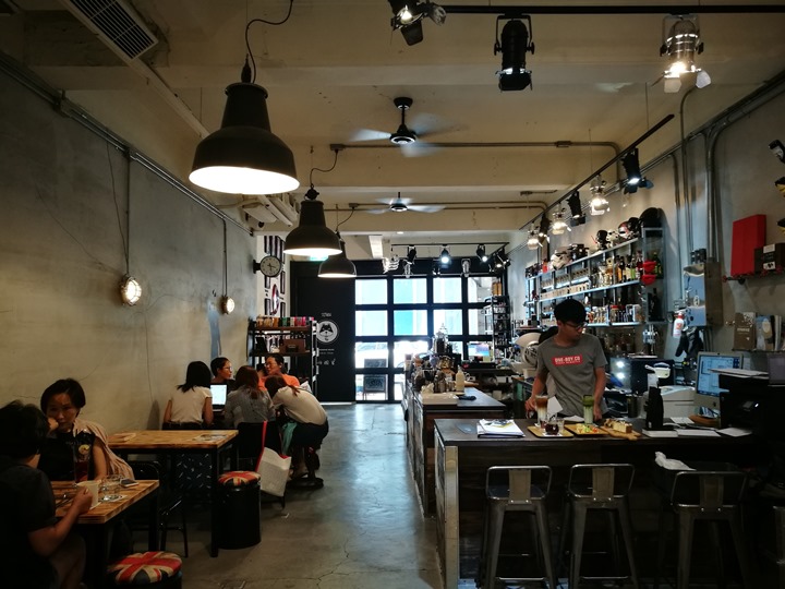 twoha10 桃園-二哈咖啡 小巷內超級英雄陪你一起喝咖啡