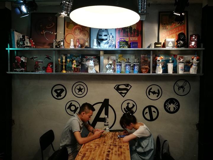 twoha11 桃園-二哈咖啡 小巷內超級英雄陪你一起喝咖啡