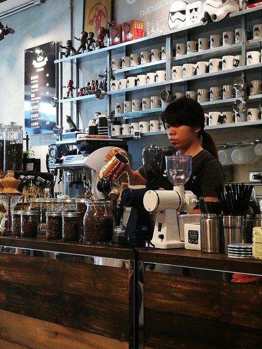 twoha19 桃園-二哈咖啡 小巷內超級英雄陪你一起喝咖啡