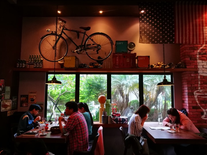 danmark4 中壢-丹馬克 義大利湯麵南瓜奶香濃郁好吃 名店要早點來...