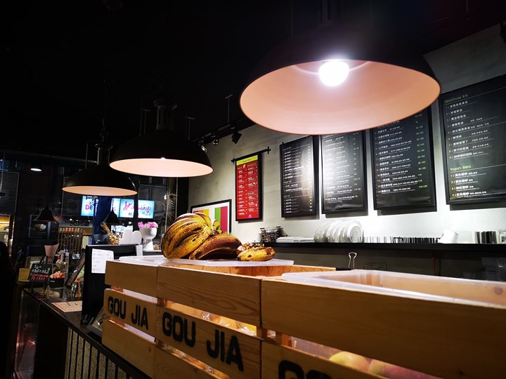 guojia02 中壢-果家 到位的裝潢輕鬆的環境 等看電影的好去處