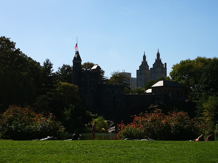 centralpark14 New York-果真大蘋果之紐約真好玩 中央公園 躺著曬太陽也愜意的好所在
