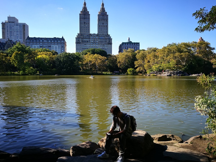 centralpark27 New York-果真大蘋果之紐約真好玩 中央公園 躺著曬太陽也愜意的好所在