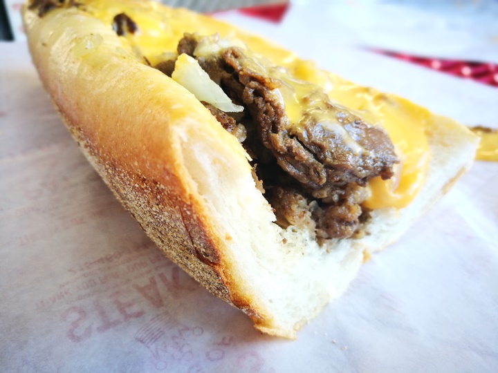 cheesestakes06 Philadelphia-費城特色小吃Cheesestake大比拚 Pat's King of Steaks VS. Geno's Stakes超飽足