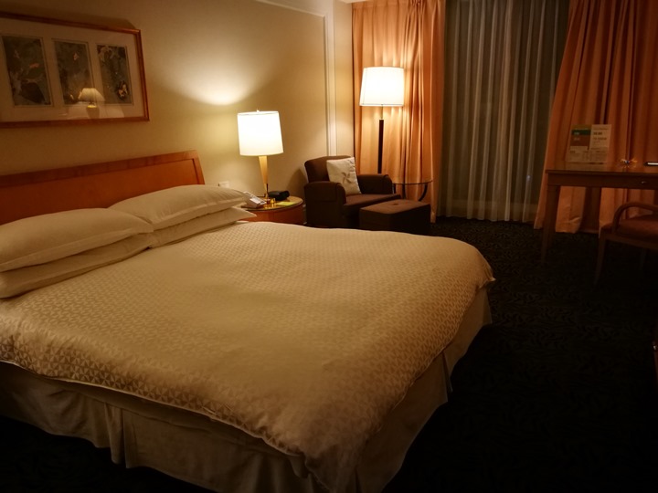 4Ptaipei08 中和-福朋喜來登 簡單商務Four Points開在中和交流道口是哪招...用SPG點數換超划算