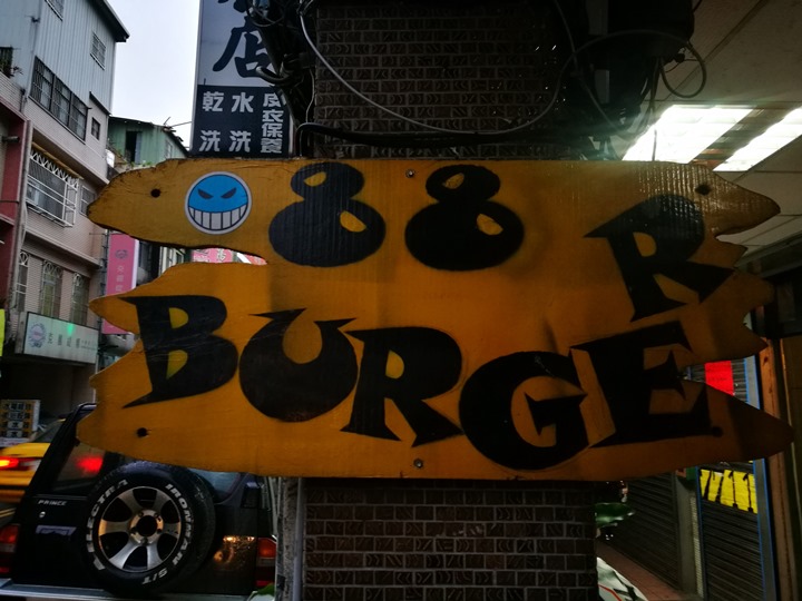 中壢-88漢堡 美式大漢堡 名氣很大但不適合內用